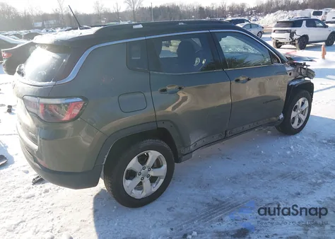 2018 Jeep Compass Latitude 4X4 z USA, uszkodzony, nr VIN 3C4NJDBB4JT262228